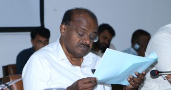 ಕಬ್ಬು ಬೆಳೆಗಾರರ ಸಮಸ್ಯೆ ಬಗೆಹರಿಸಲಾಗದೆ ಮುಖ್ಯಮಂತ್ರಿ ಬೇಜವಾಬ್ದಾರಿಯಿಂದ ನುಣುಚಿಕೊಳ್ಳುತ್ತಿದ್ದಾರೆ- ಎಚ್ ಡಿಕೆ ಆರೋಪ