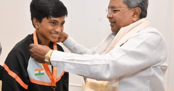 ಬ್ಯಾಡ್ಮಿಂಟನ್ ಪಂದ್ಯಾವಳಿಯಲ್ಲಿ ಚಿನ್ನದ ಪದಕ ಗಳಿಸಿದ ಶೈನಾ ಮಣಿಮುತ್ತು ಅವರಿಗೆ ಶುಭಕೋರಿದ ಸಿಎಂ